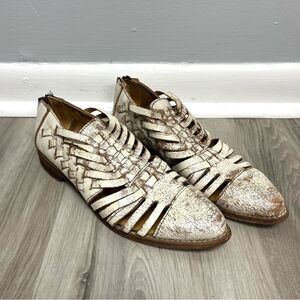 Bed Stu Sandals Women’s 7 Las Cruces White & Tan Brown Distressed Leather Flats